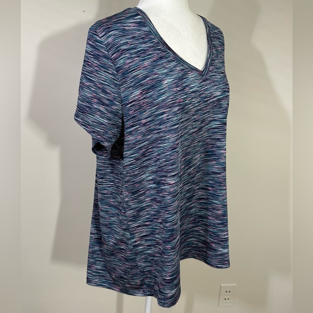 MTA Sports sz 1X athletic top in a blend of shades in a fine stripe design